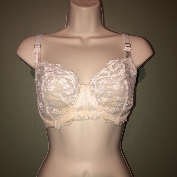 Victoria's Secret Other - Victoria’s Secret Cream and White Lace Bra Sz 38DD
